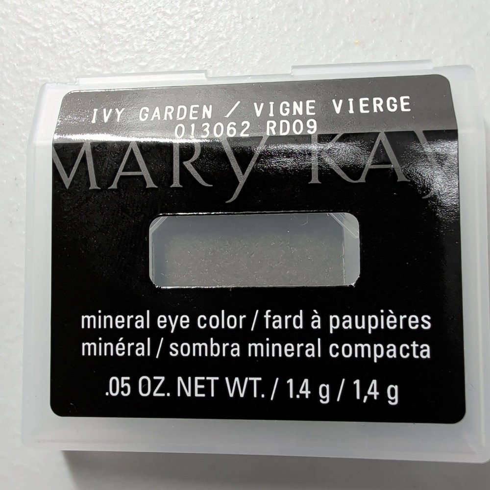 Mary Kay Mineral Eye Color Ivy Garden 013062 RD09 Green Eyeshadow .05 oz NEW